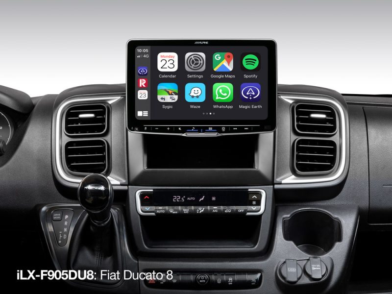 Autoradio mit 9-Zoll Touchscreen, DAB+, 1-DIN-Einbaugehäuse, Apple CarPlay Wireless und Android Auto Unterstützung für Fiat Ducato 8 iLX-F905DU8 Das Alpine Halo9 - jetzt in der zweiten Generation der beliebten Alpine Halo-Produktlinie. Es überzeugt mit einem hochauflösenden 9-Zoll-WXGA-Touchscreen in HD-Qualität und wird mit allen erforderlichen Einbauteilen (wie Plug-and-Play-Kabelbaum, CAN-Bus-Interface, Einbaurahmen usw.) für den Fiat Ducato 8 geliefert. Das superschlanke Display scheint nach der Installation einfach über Ihrem Armaturenbrett zu schweben und kann für eine optimale Bedienung und Ablesbarkeit individuell (Höhe, Tiefe, Neigung) eingestellt werden. Genießen Sie mit diesem Autoradio die Apple CarPlay Wireless und Android Auto (kabelgebunden) Funktionen sowie DAB+-Digitalradio, USB-Video, Hi-Res-Audio und eine Bluetooth-Freisprecheinrichtung mit Audio-Streaming und vieles mehr. Holen Sie sich eine außergewöhnlich gute Klangqualität in Ihr Fahrzeug: Das Alpine Halo9 ist das weltweit erste Autoradio mit integriertem Class-D-Verstärker und verfügt über eine breite Palette professioneller Sound-Tuning-Funktionen wie z. B. eine 2-Wege-Frequenzweiche, einen parametrischen EQ, digitale Laufzeitkorrektur und viele weitere Möglichkeiten der .